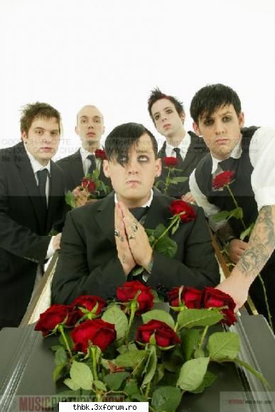 Good Charlotte - ii ador pe tipi astia mai ales pe gemeni si faptu - �Stars Zone�